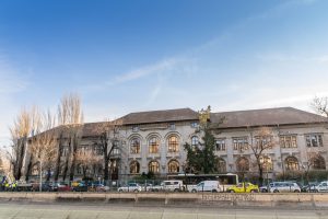 imagine cu clădirea facultății de biologie