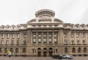 imagine cu clădirea facultății de litere