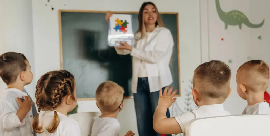 Universitatea din București deschide, la Filiala Focșani, admiterea la noul program de licență „Educație timpurie”